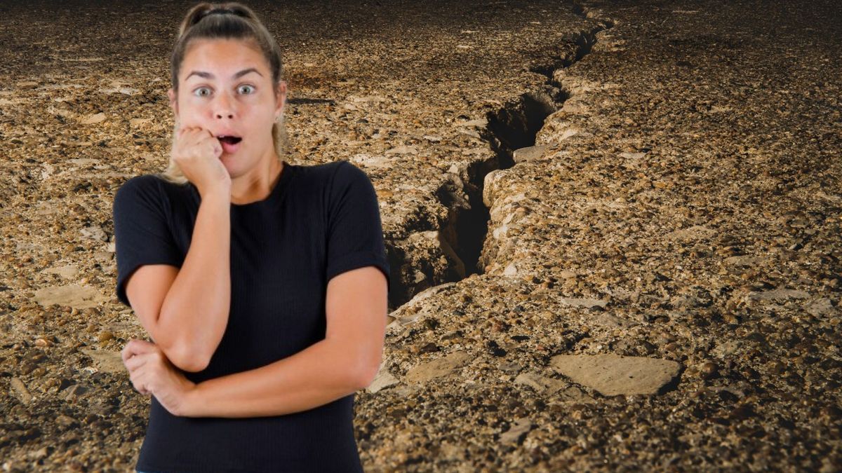 Imagen de referencia de sismo - mujer asustada
