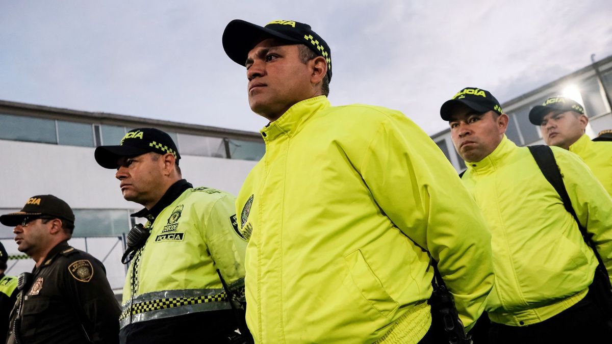 Policías de Bogotá en una formación