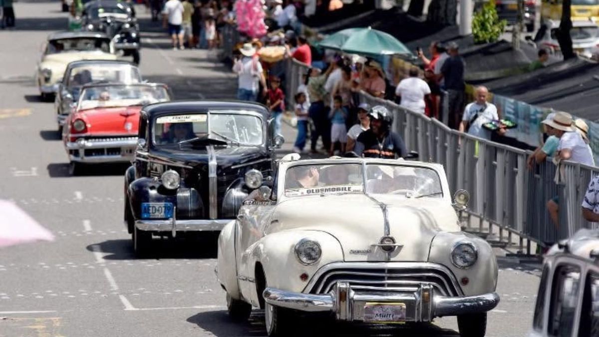 Desfile de Autos Clásicos en Ibagué