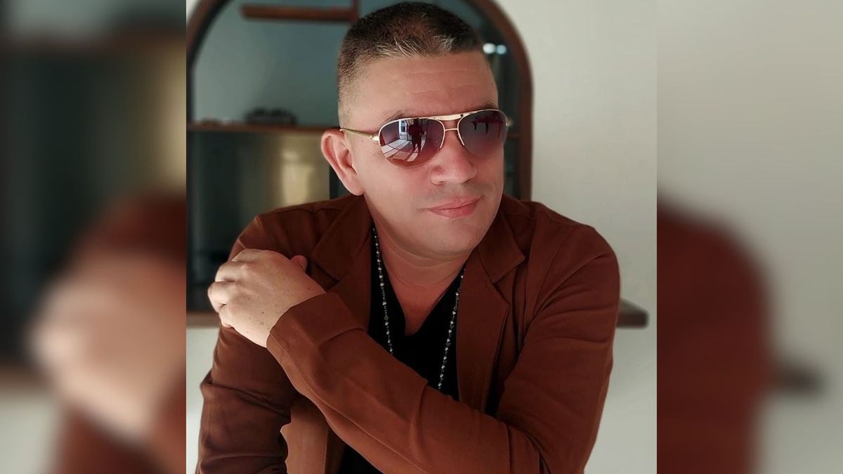 Mauricio Uribe, cantante de música popular