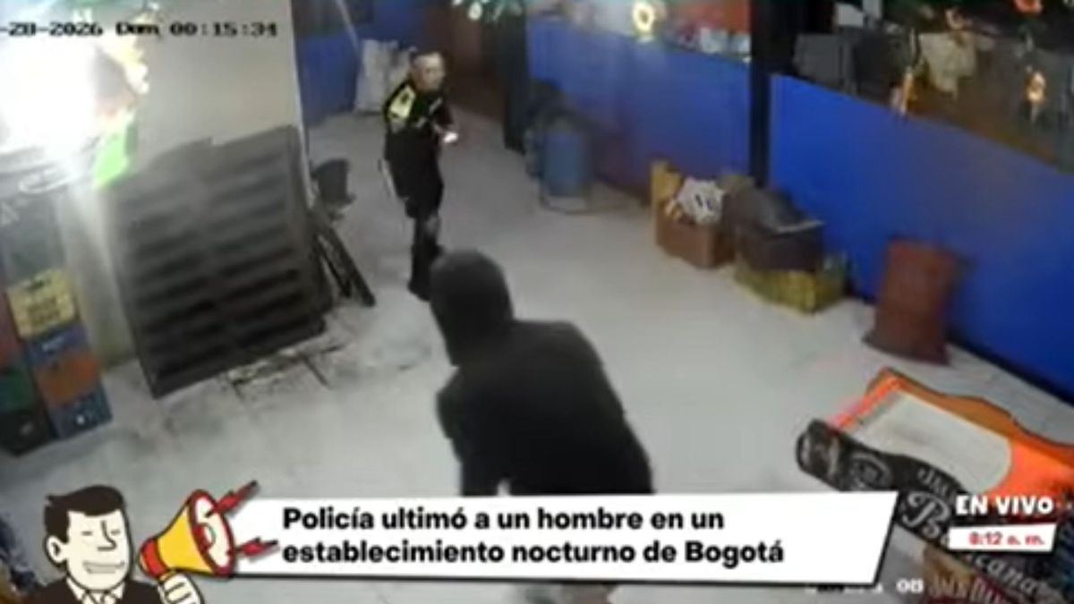 Patrullero jugando bolirana en local del asesinato
