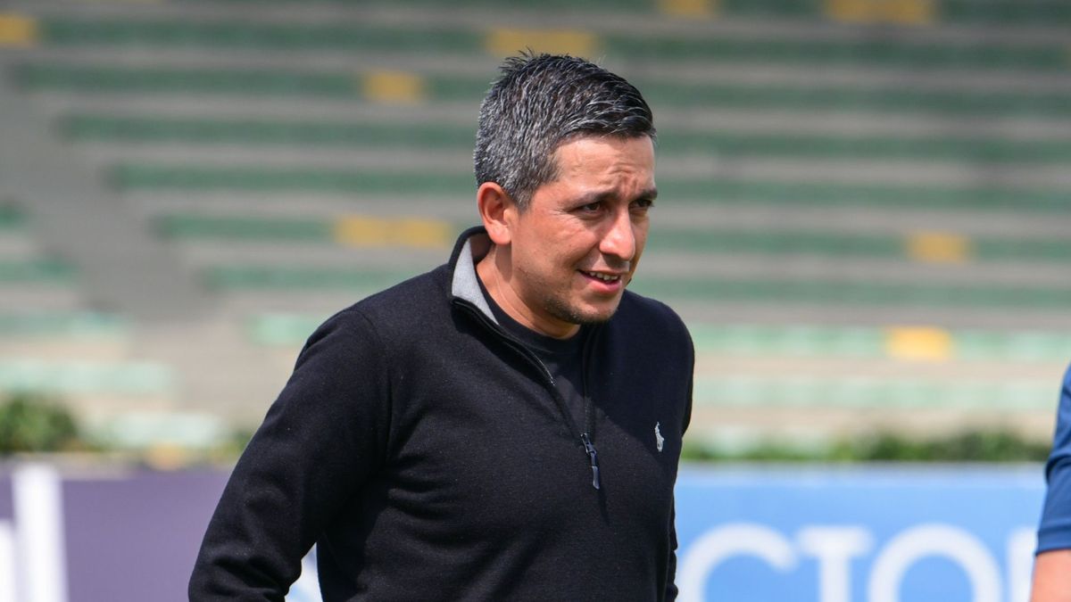Sebastián Oliveros, técnico colombiano