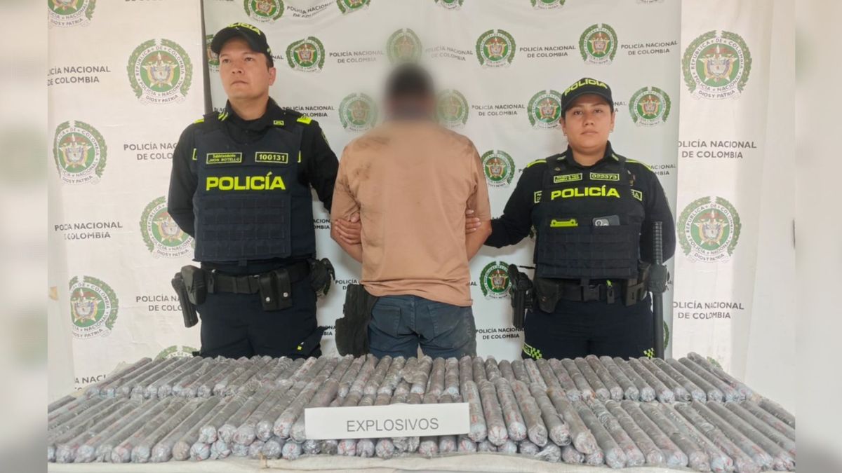 Capturan a un hombre con 102 barras de explosivos en la vía California-Matanza, en Santander.