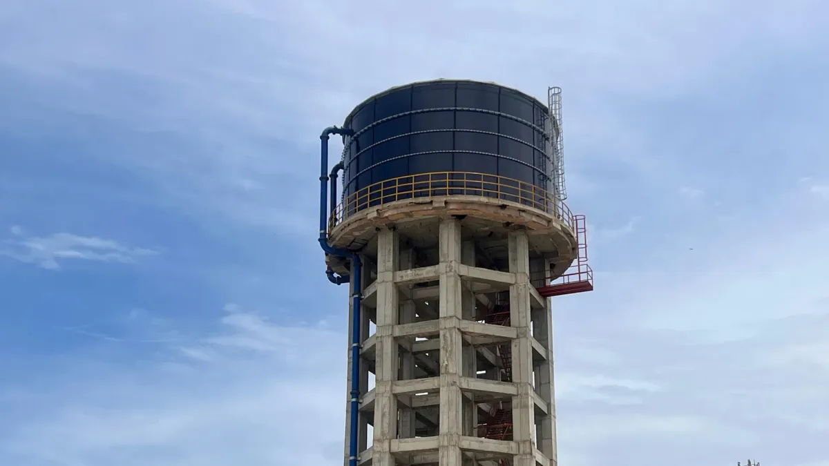 Fotografía del tanque elevado de la Planta El Tesoro, de Malambo.