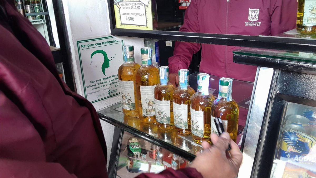 Botellas de trago decomisadas en Bogotá