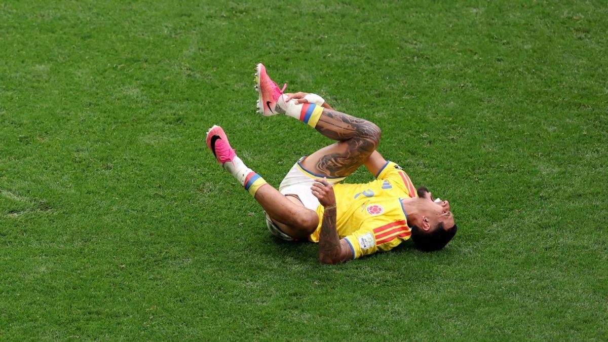 Daniel Muñoz, después de recibir la falta de Xhaka.