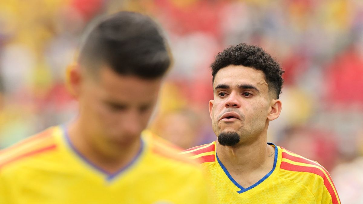 James Rodríguez y Luis Díaz, al finalizar el partido contra Suiza