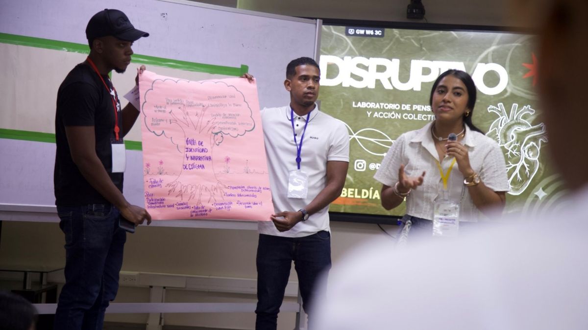 Jóvenes que lideran programas sociales