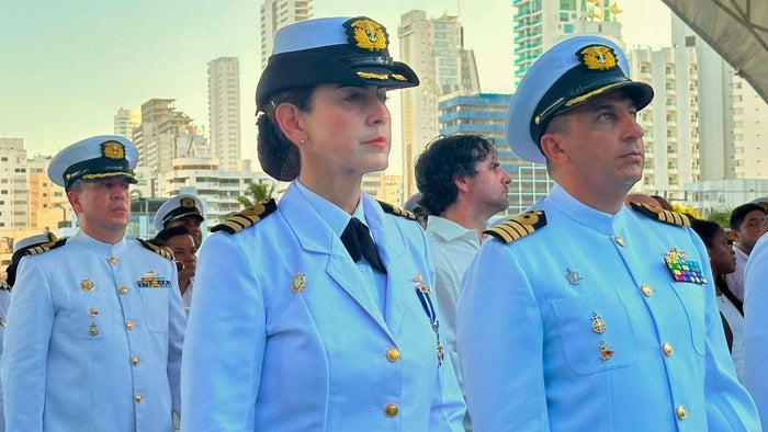 Histórico relevo en Cartagena una mujer asume el comando del ARC ‘Simón Bolívar’