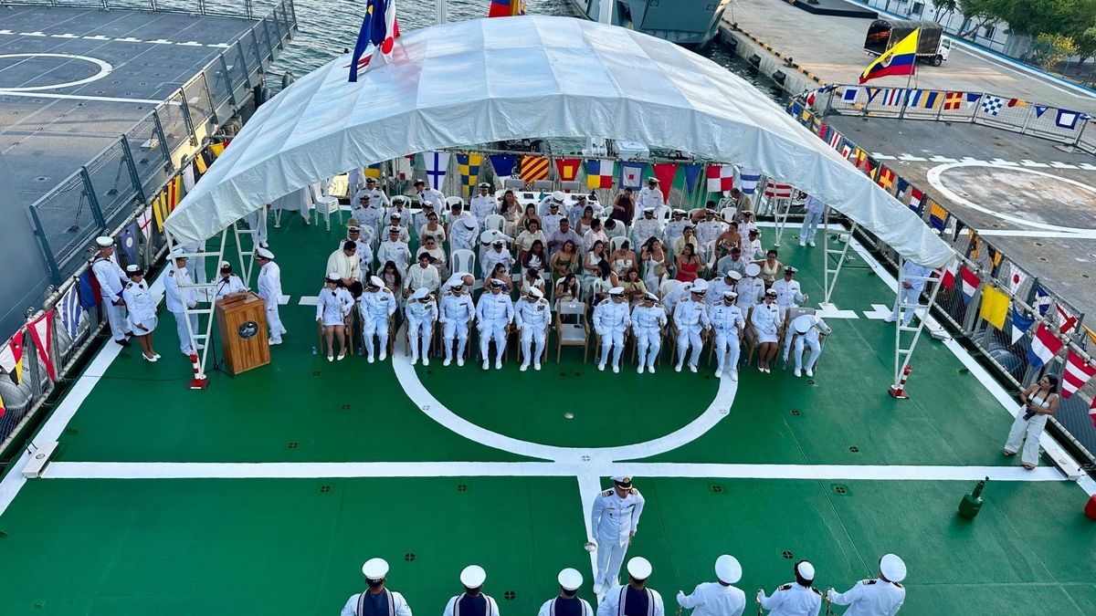 Histórico relevo en Cartagena una mujer asume el comando del ARC ‘Simón Bolívar’