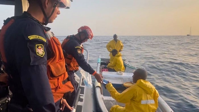 Rescatan a tres pescadores de Cartagena que estuvieron 19 horas a la deriva en el Caribe