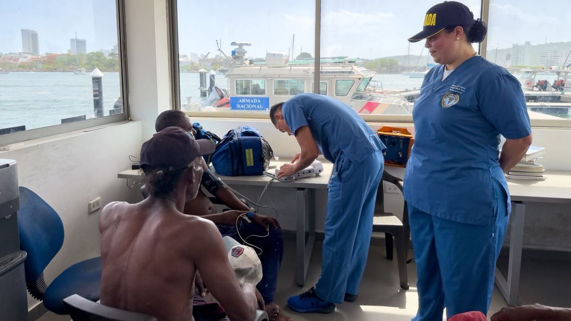 Rescatan a tres pescadores de Cartagena que estuvieron 19 horas a la deriva en el Caribe (2)