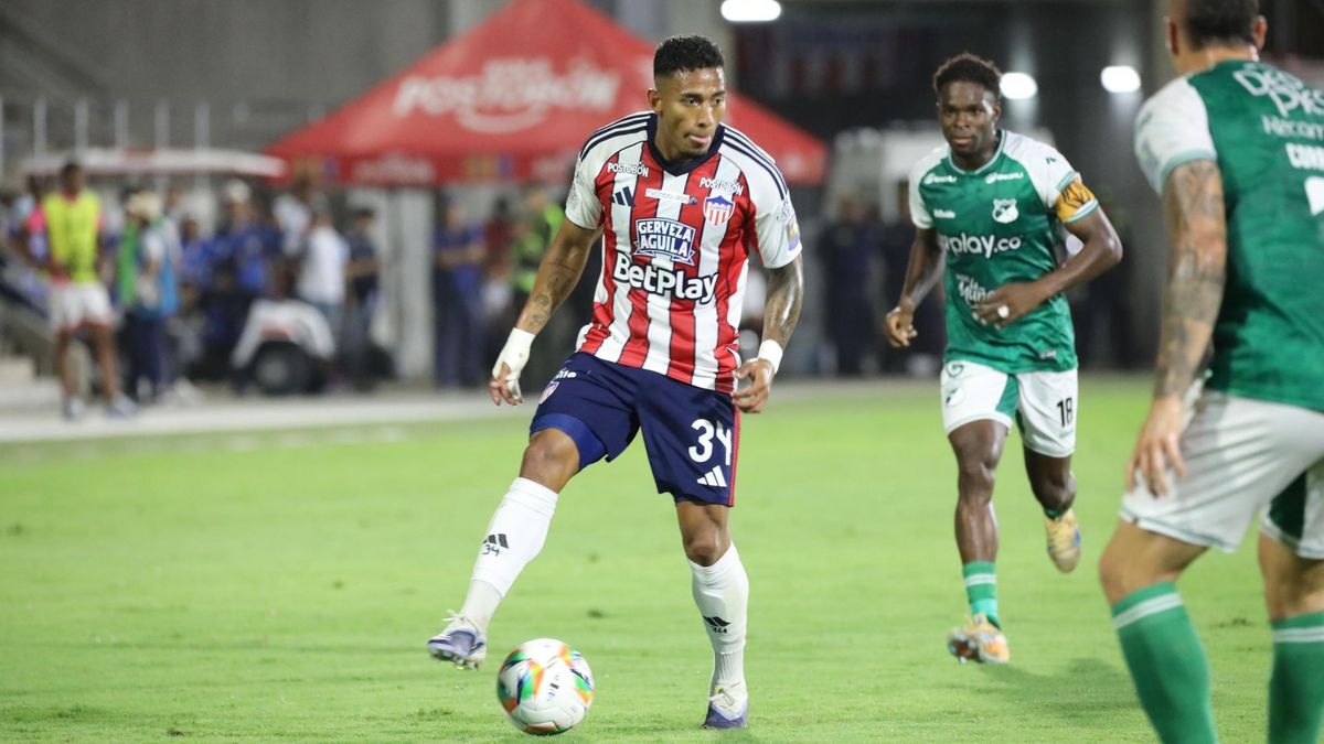 Jhomier Guerrero jugando con el Junior