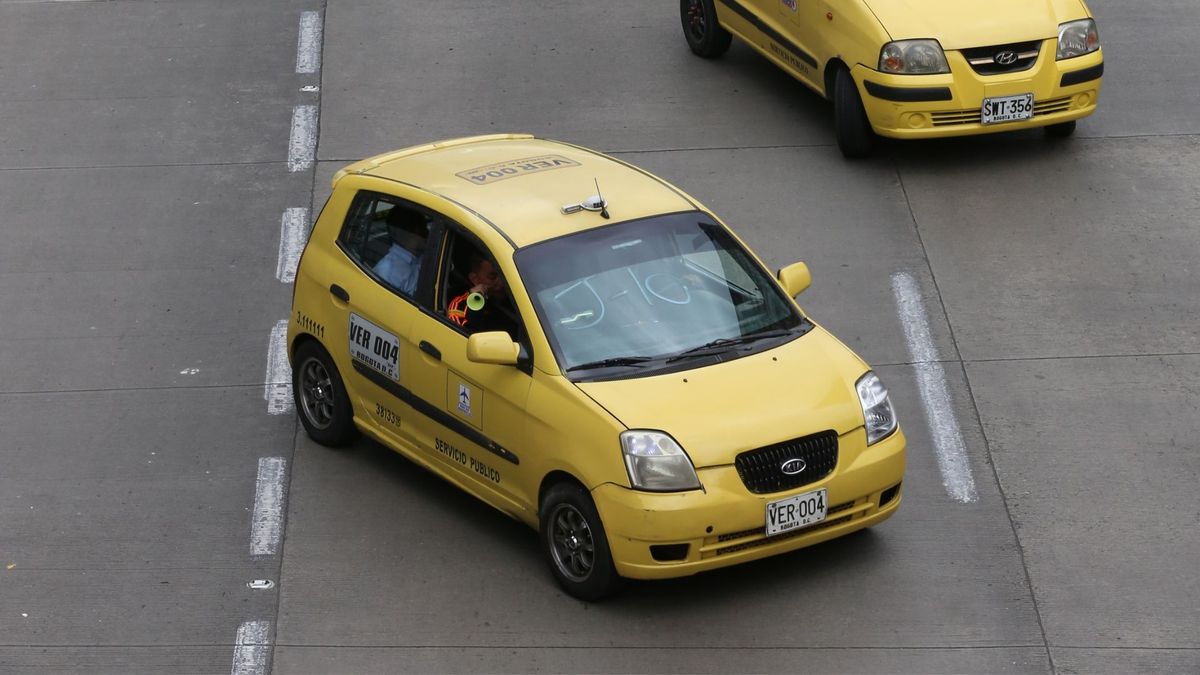 Taxis en calles de Bogotá