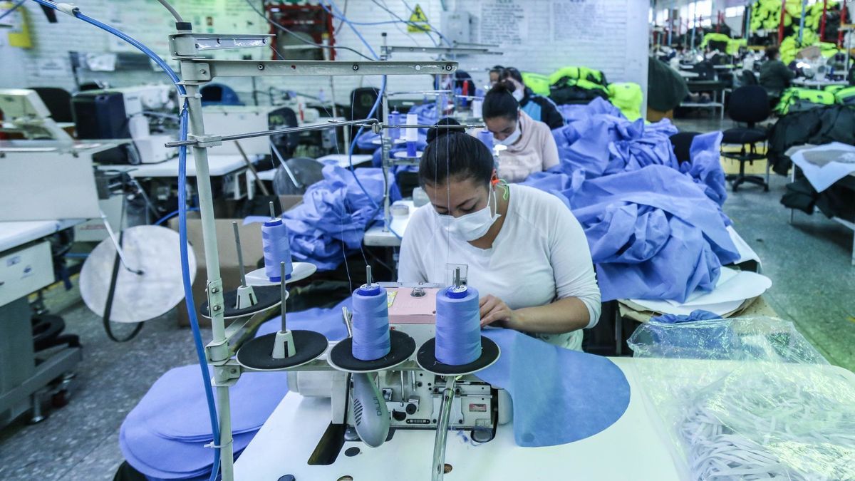 Trabajadoras en fábrica