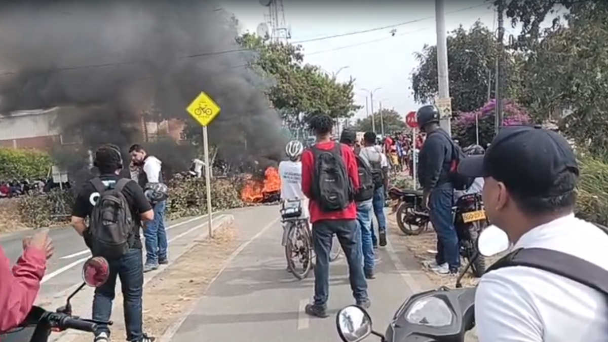 En las últimas horas se registró una protesta en la vía que comunica a Cali con Candelaria.