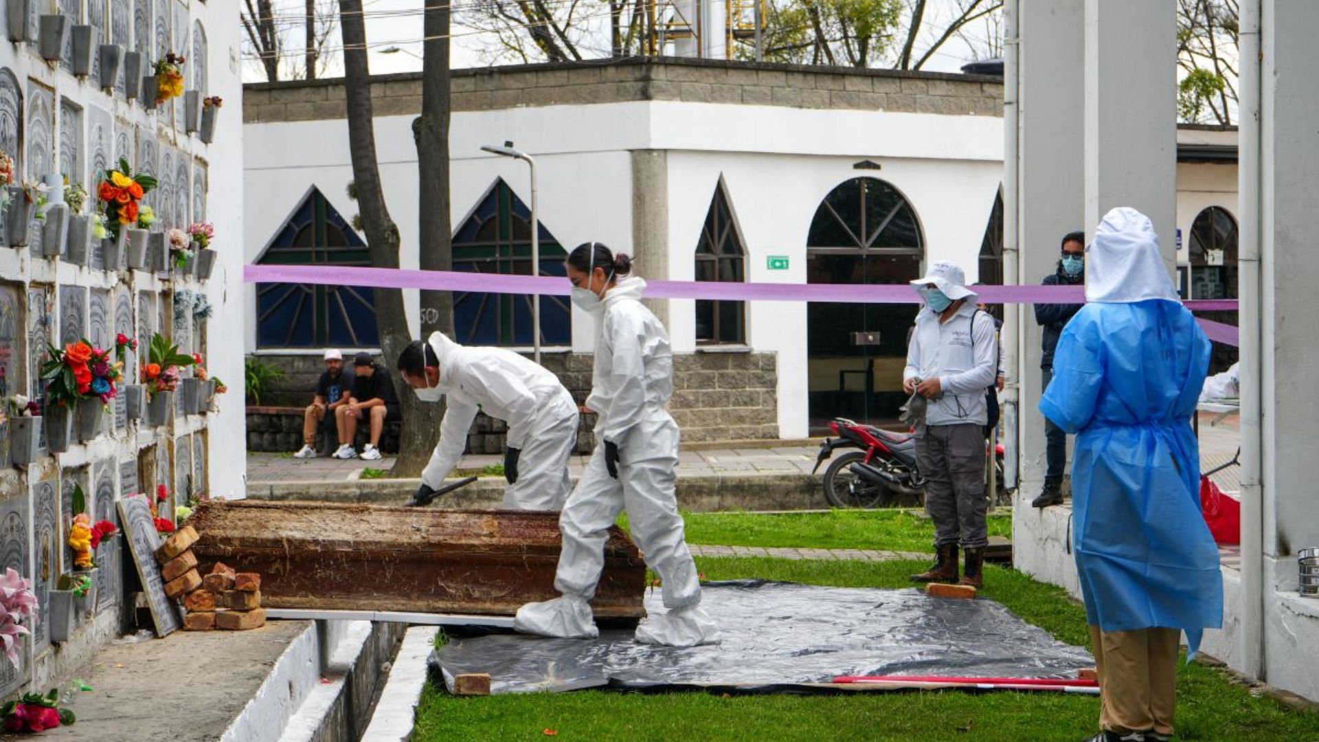 ¿Por qué volvieron a funcionar los hornos crematorios del Cementerio del Sur en Bogotá?