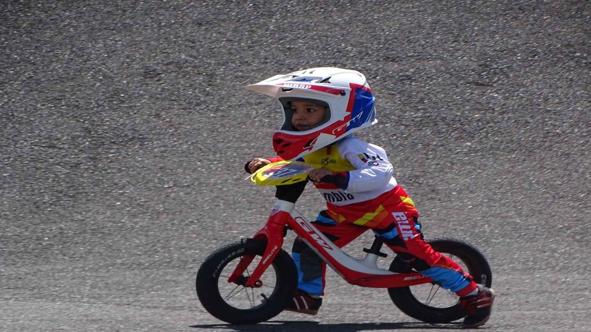 Dominc “El rayo” con dos años ya destaca en Push Bike