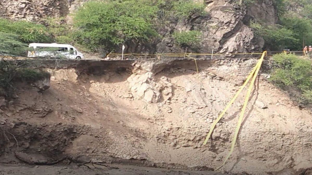 La erosión pone en riesgo la estabilidad de la vía Bucaramanga–San Gil.