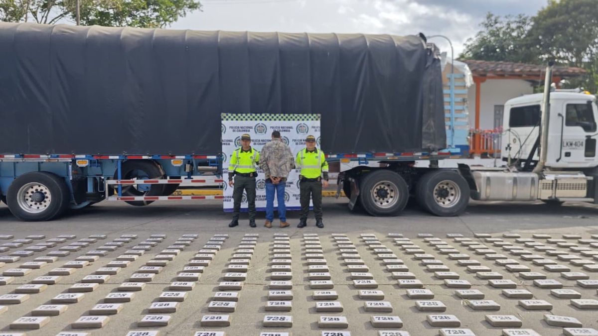 Más de 700 kilos de clorhidrato de cocaína fueron descubiertos en camión que transitaba por el Quindío