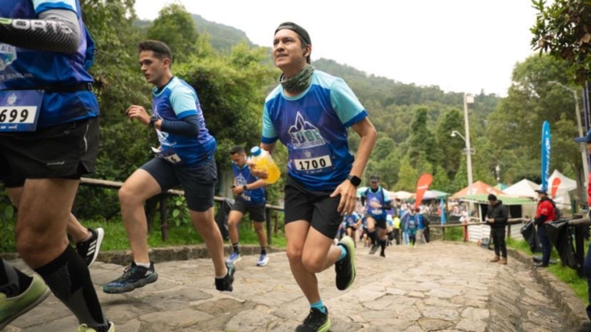 Corredores de la carrera Sube Monserrate