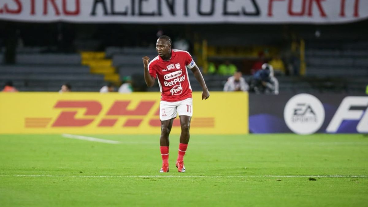 Hugo Rodallega con la camiseta de Santa Fe