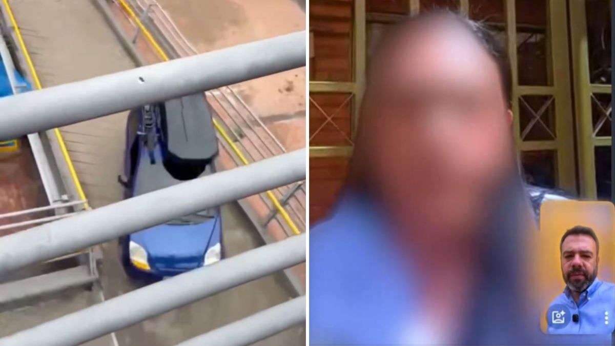 Carro azul subiendo a puente peatonal y propietaria del vehículo