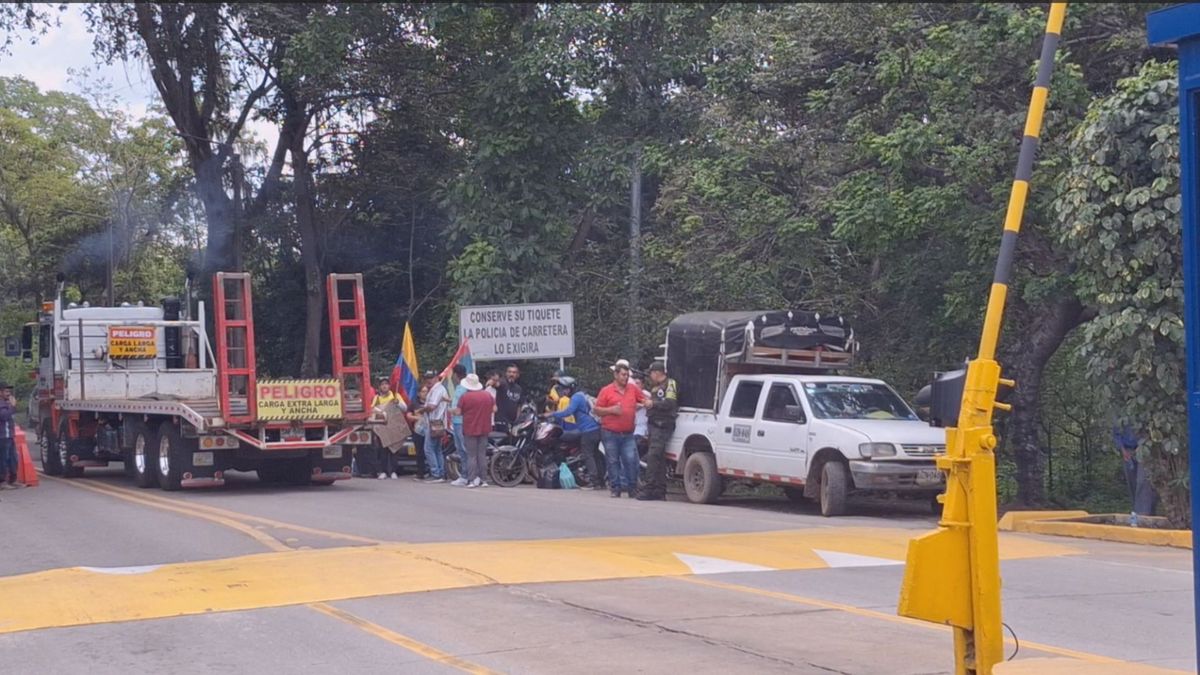 Talanqueras arriba en peajes de la Ruta 45A