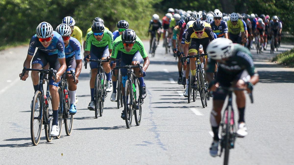 Ciclistas corriendo el Clásico RCN