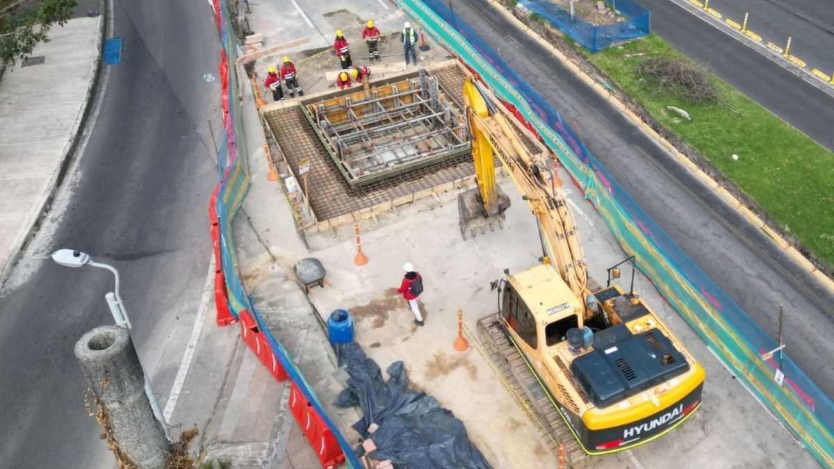 Maquinaria en las obras del Corredor Carrera Séptima