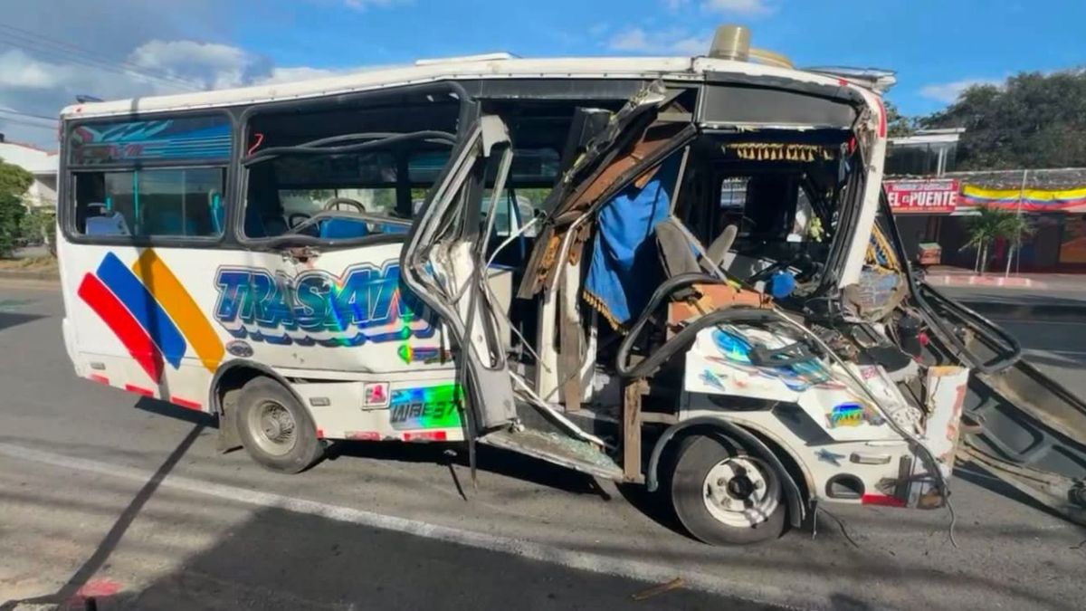 Buseta accidente de tránsito en Los Patios