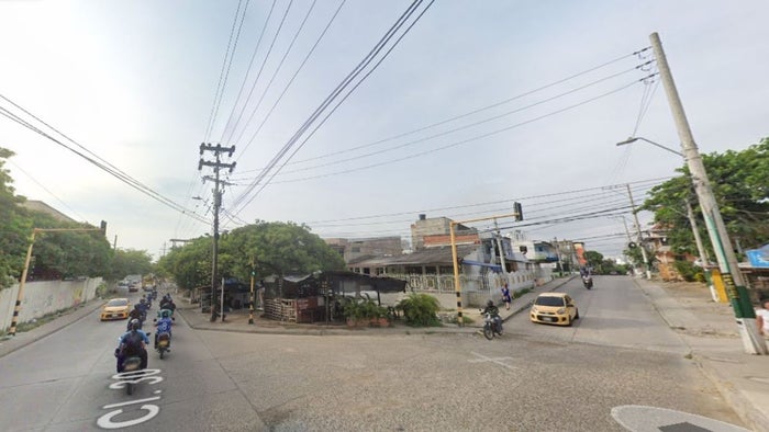 Avenida del Consulado en Cartagena a la altura del semáforo de Los Calamares
