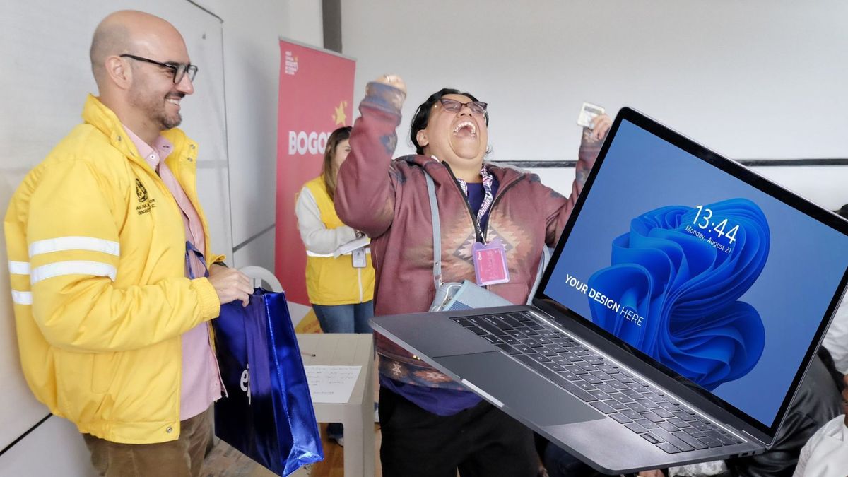 ¿Cómo entregan los computadores gratis en Bogotá y quiénes pueden acceder?