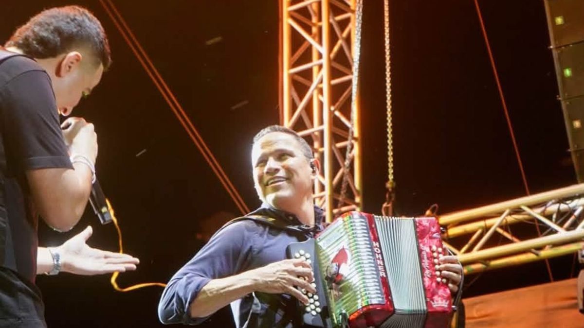 Alcalde de Cúcuta tocando acordeón junto a Martín Elías Jr