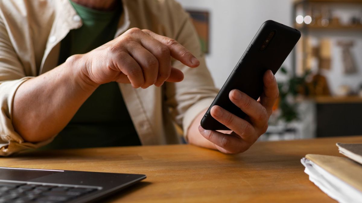 Estafa con IA: así roban datos bancarios por el celular