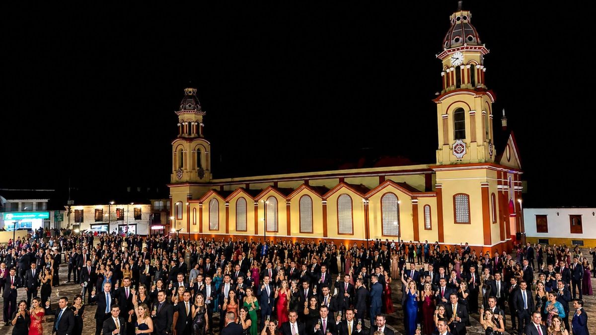Brindis masivo en Vélez, Santander