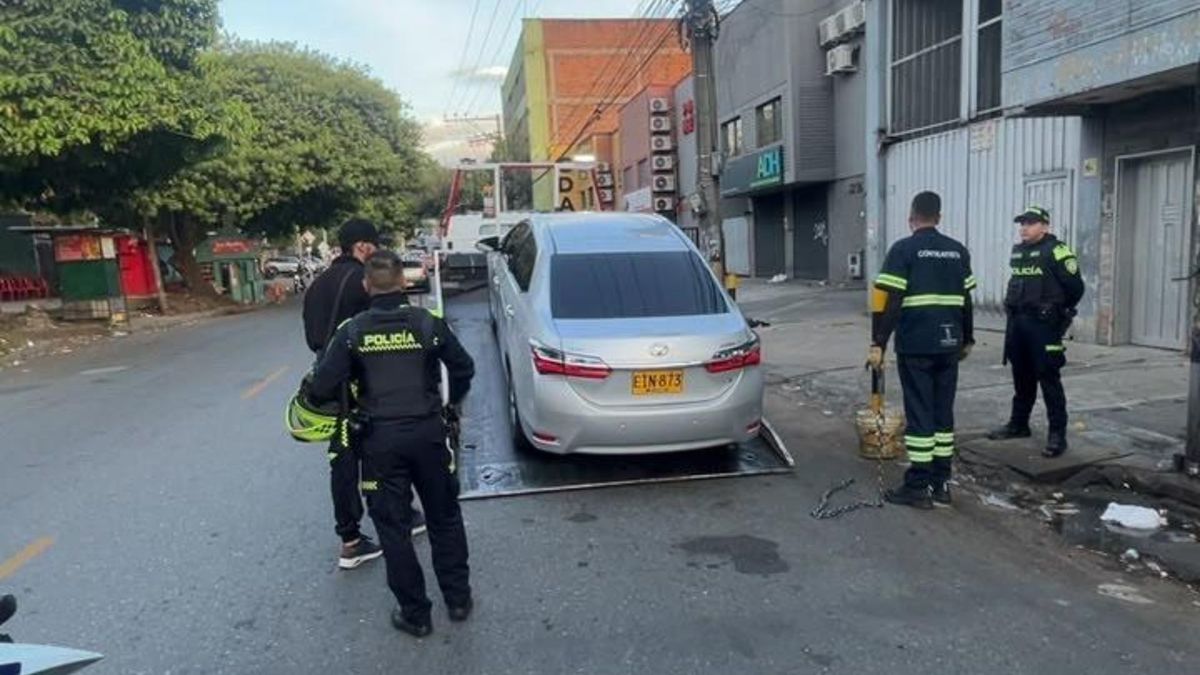 Vehículo inmovilizado por transitar el carril de Metroplús en Medellín