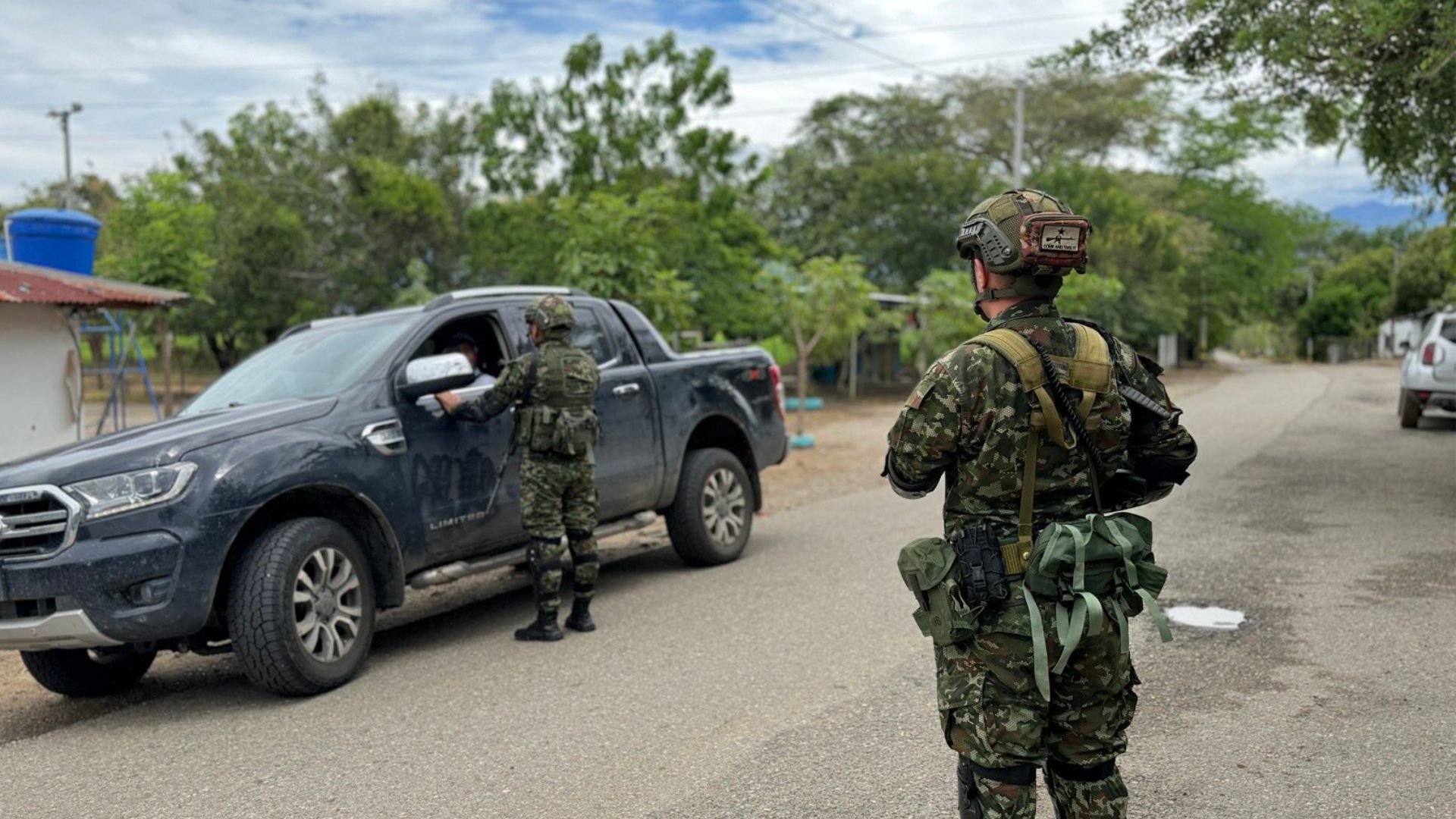 Ejército suspende porte de armas en Santander por posesión presidencial.