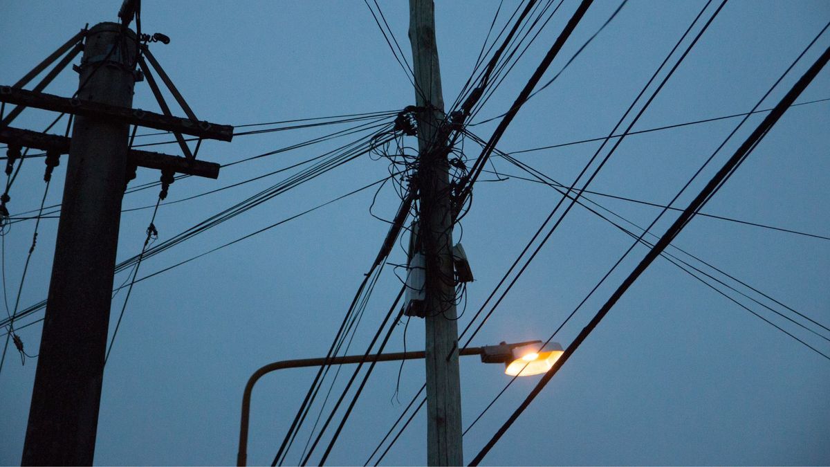 Poste de luz, alumbrado público