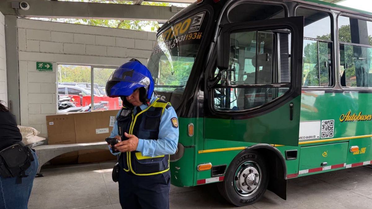 Bus inmovilizado en Medellín