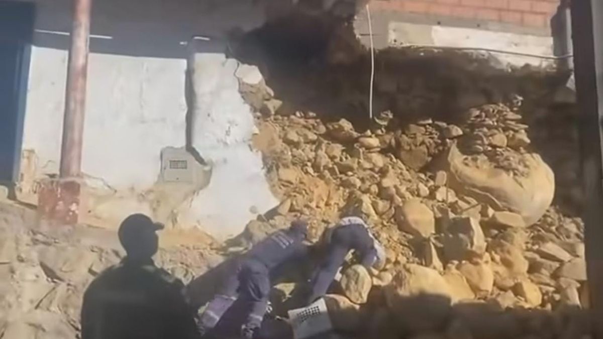 Labores de rescate de bomberos de Támesis luego del terremoto