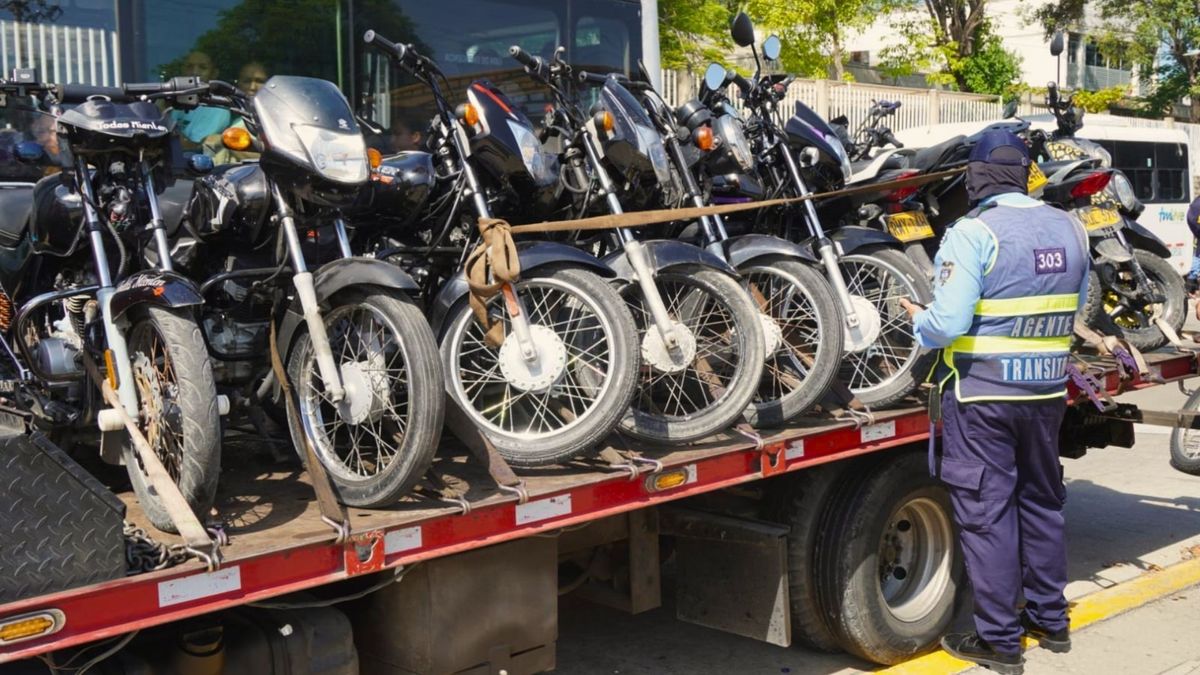 Inmovilizan más de 180 motocicletas por invadir el carril exclusivo de Transcaribe