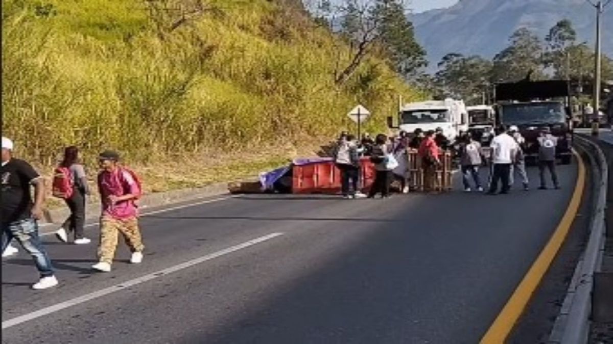 Manifestacion de la vereda Granizal de Bello