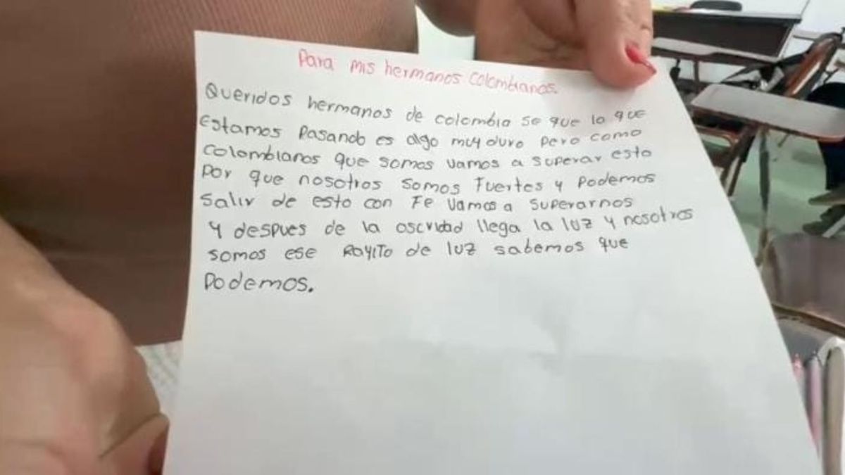 En una escuela rural de Girón, un grupo de estudiantes decidió escribir cartas para los niños que resultaron afectados por el terremoto.