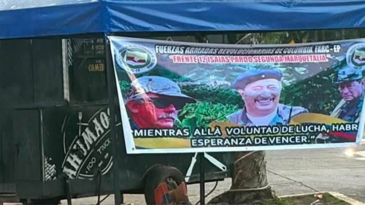Pancarta en la vía Barrancabermeja - Bucaramanga