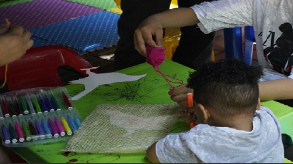 Niños en capacitación en Medellín