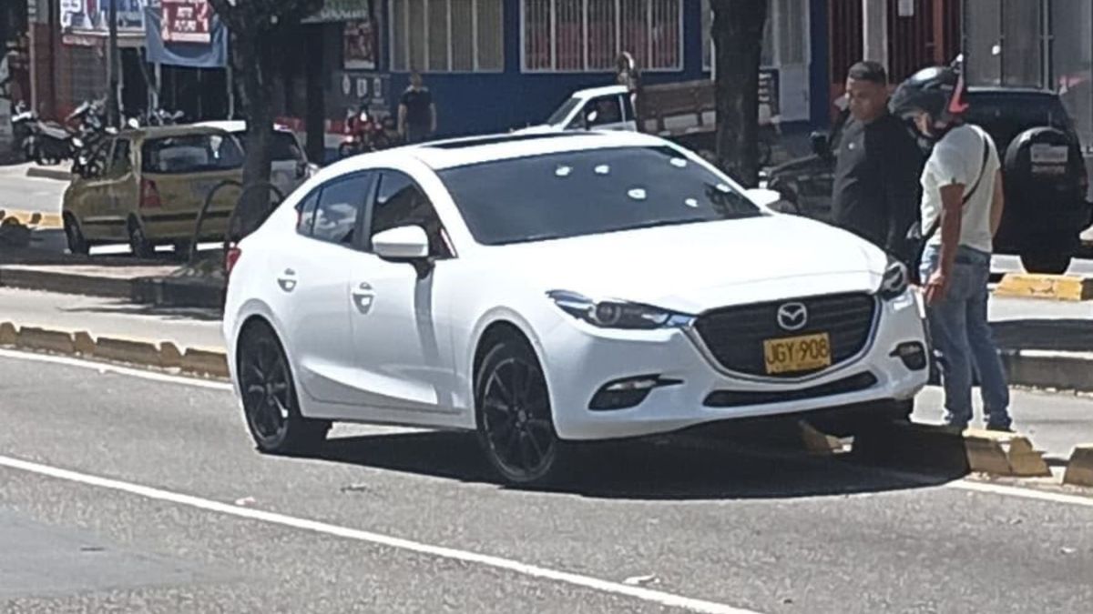 Automotor terminó con varios impactos de bala.
