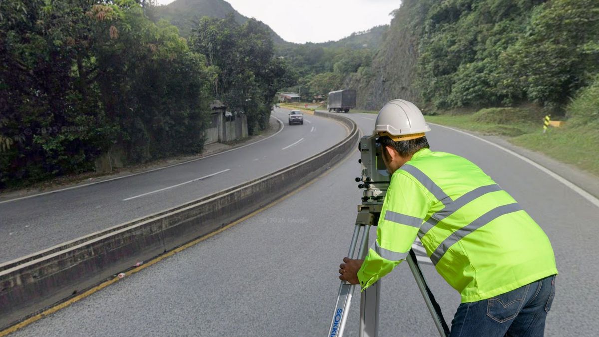 Carros transitando por la vía e ingeniero trabajando