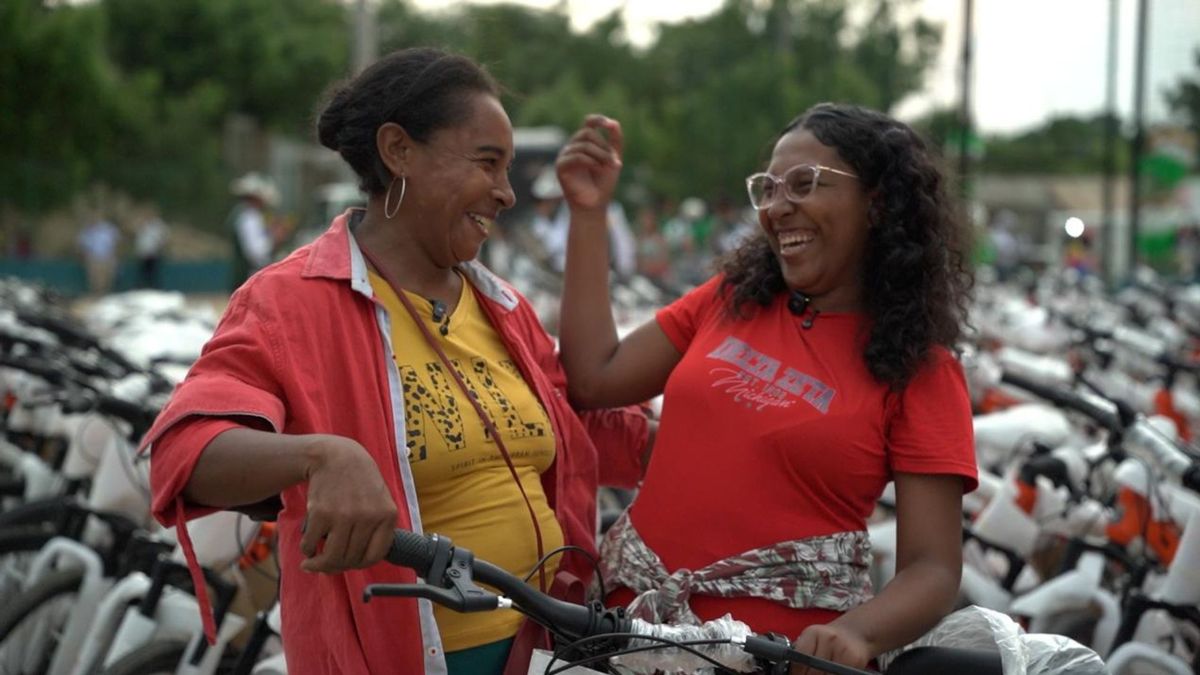 Entregas de bicicletas en el Magdalena