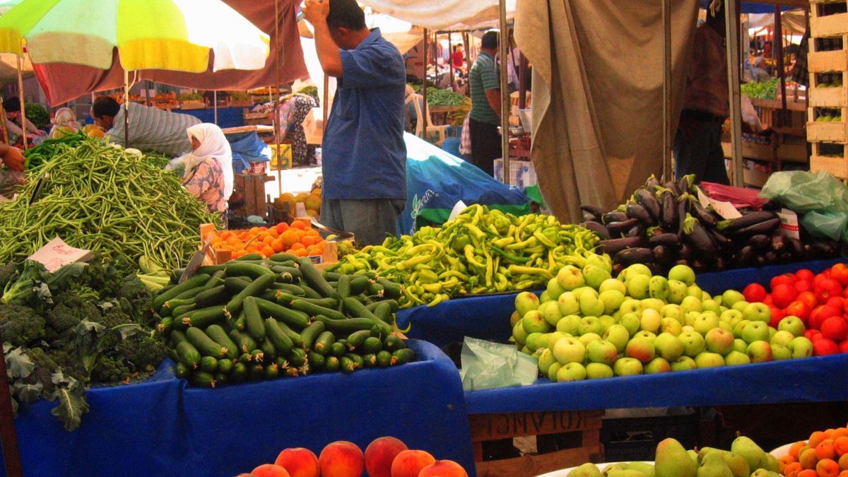 Frutas y verduras en plaza de mercado